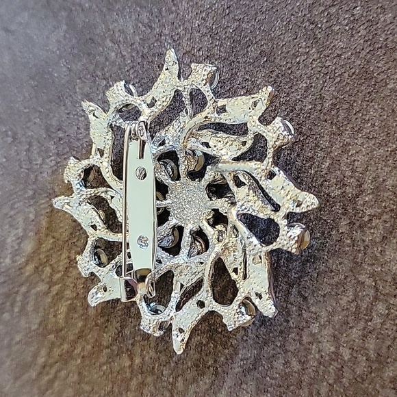 Antique Style Rhinestone Floral Bridal Coquette Holiday Brooch Pin - Picture 3 of 4